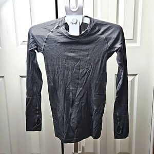 Women's Lululemon Size 4 Swiftly Tech Black/Grey Stripe Thumbholes